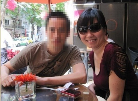 Và người đàn ông lạ mặt được cho là mối tình 10 năm của Thủy Tiên. Và người đàn ông lạ mặt được cho là mối tình 10 năm của Thủy Tiên.