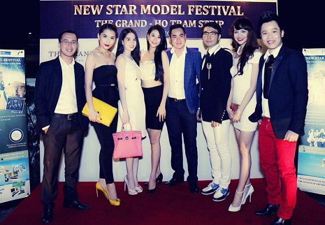 Ngọc Trinh, Khắc Tiệp,... và đối tác người nước ngoài có mặt trong buổi giao lưu.