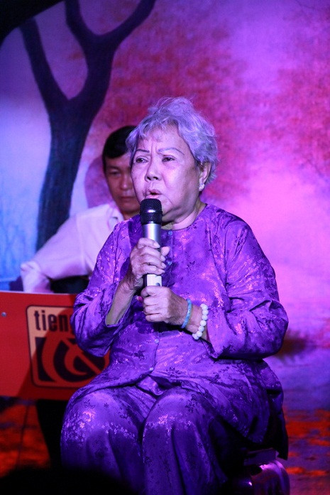 Nghệ nhân dân gian đờn ca tài tử Bạch Huệ. Nghệ nhân dân gian đờn ca tài tử Bạch Huệ.