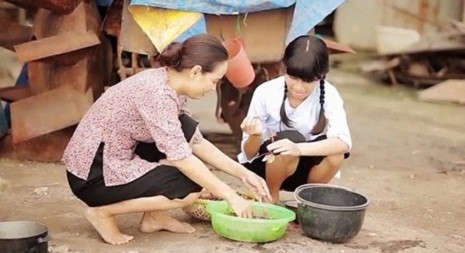 MV của Hải My được nhận xét có nhiều cảnh quay bắt chước MV của "chị bảy". MV của Hải My được nhận xét có nhiều cảnh quay bắt chước MV của "chị bảy".