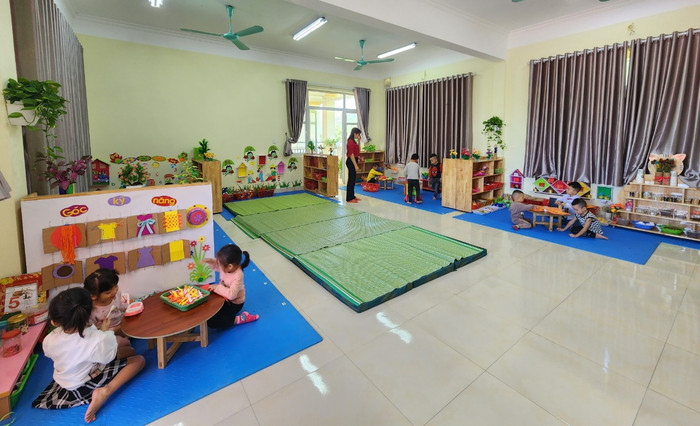 Phòng học của trường mầm non tại huyện Tiên Yên khang trang, sạch đẹp. (Ảnh: Phạm Linh) Phòng học của trường mầm non tại huyện Tiên Yên khang trang, sạch đẹp. (Ảnh: Phạm Linh)
