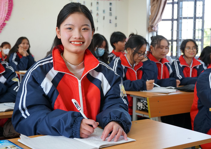 Dù đỗ trường trung học phổ thông công lập, em Nguyễn Thị Hà Tâm (sinh năm 2007) lựa chọn học trung cấp nghề Hướng dẫn du lịch, Trường Cao đẳng Việt – Hàn Quảng Ninh. (Ảnh: Phạm Linh)