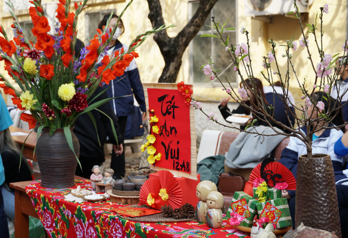 Sân trường tràn ngập không khí "tết đến, xuân về". (Ảnh: Phạm Linh) Sân trường tràn ngập không khí "tết đến, xuân về". (Ảnh: Phạm Linh)