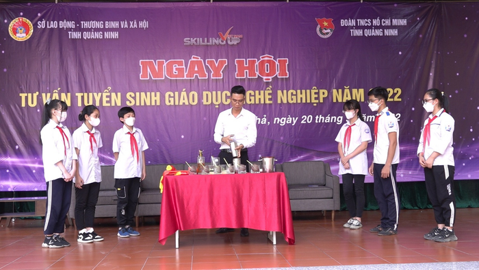 Nhân viên Tập đoàn Sun Group trình diễn kỹ năng nghề nghiệp tại ngày hội. (Ảnh: CTV) Nhân viên Tập đoàn Sun Group trình diễn kỹ năng nghề nghiệp tại ngày hội. (Ảnh: CTV)