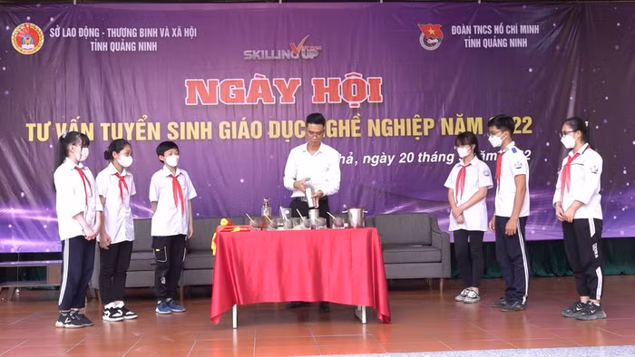 Nhân viên Tập đoàn Sun Group trình diễn kỹ năng nghề nghiệp tại ngày hội. (Ảnh: CTV)