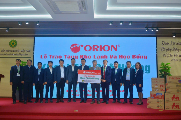 Trao tặng thiết bị nghiên cứu, kho lạnh khoai tây cho Viện Sinh học Nông nghiệp (Học viện Nông nghiệp Việt Nam).