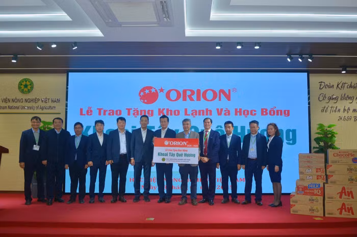 Trao tặng thiết bị nghiên cứu, kho lạnh khoai tây cho Viện Sinh học Nông nghiệp (Học viện Nông nghiệp Việt Nam).