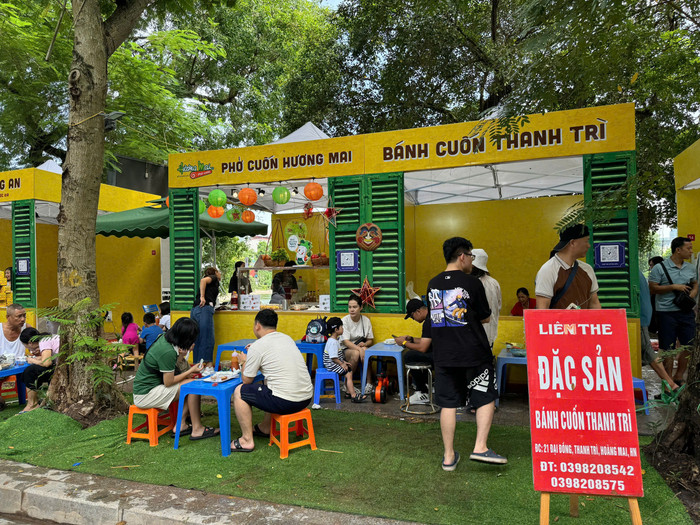 Du khách có cơ hội thưởng thức nhiều món đặc sản của Hà Nội. Ảnh: Huyền Trang GDVN-12.jpg