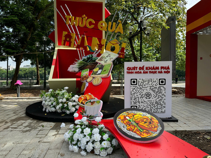 Khu vực check-in tại Lễ hội Quà tặng du lịch Hà Nội 2024. Ảnh: Huyền Trang GDVN-4.jpg