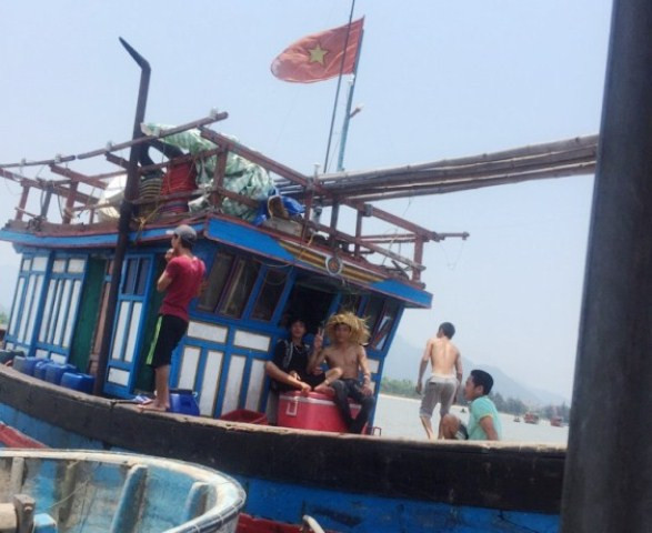Tàu cá QB - 93917.TS cùng các thành viên trước khi gặp nạn Tàu cá QB - 93917.TS cùng các thành viên trước khi gặp nạn