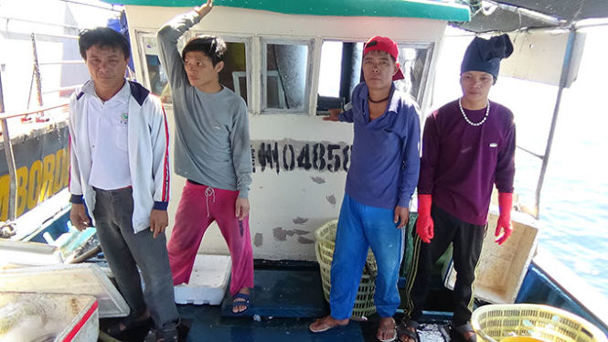4 trong 24 thuyền viên người Trung Quốc trên tàu vi phạm (Ảnh: Bộ đội biên phòng Quảng Bình cung cấp) 4 trong 24 thuyền viên người Trung Quốc trên tàu vi phạm (Ảnh: Bộ đội biên phòng Quảng Bình cung cấp)