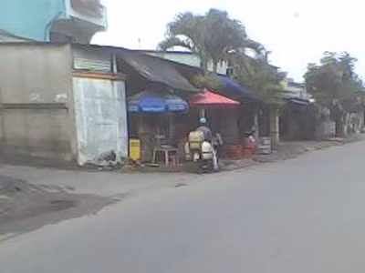 Giao xăng tại các cửa hàng xăng lẻ. (Nguồn Tiền Phong)