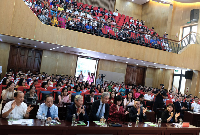 Trong không khí vui tươi, phấn khởi của toàn ngành giáo dục chào mừng 42 năm ngày Nhà giáo Việt Nam, Trường Đại học Tài nguyên và Môi trường Hà Nội long trọng tổ chức lễ khai giảng năm học 2024 - 2025 và chào đón tân sinh viên khóa 14. GDVN_12.JPG