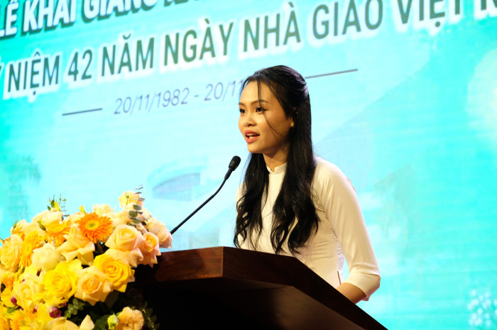 Em Lưu Thị Thúy Đào thay mặt cho tân sinh viên chia sẻ cảm xúc. gdvn_6.JPG