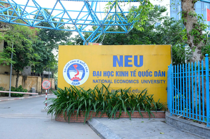 Chuyển Trường Đại học Kinh tế Quốc dân thành Đại học Kinh tế Quốc dân. Ảnh: Thi Thi. GDVN_NEU.jpg