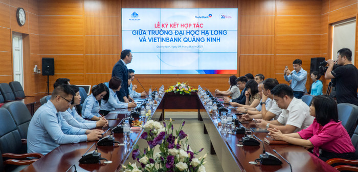 Quang cảnh buổi ký kết giữa Trường Đại học Hạ Long và ngân hàng VietinBank (Ảnh: PL) Quang cảnh buổi ký kết giữa Trường Đại học Hạ Long và ngân hàng VietinBank (Ảnh: PL)
