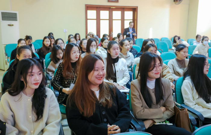 Sinh viên Trường Đại học Hồng Đức. Ảnh: Fanpage nhà trường. 408686447_369709672389671_1201335283820824009_n.jpg