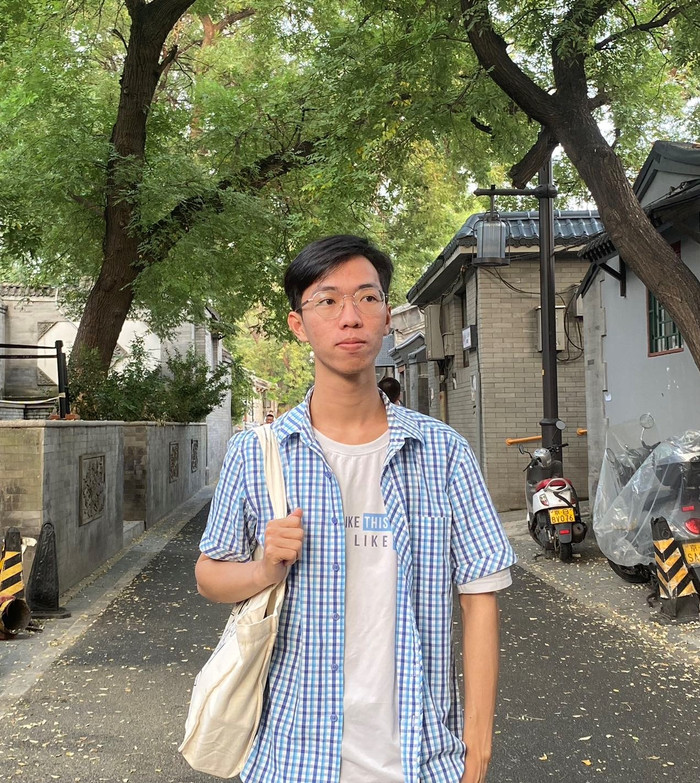 Việt Khang trong hành trình du học Trung Quốc. Ảnh: NVCC. backinh.JPG