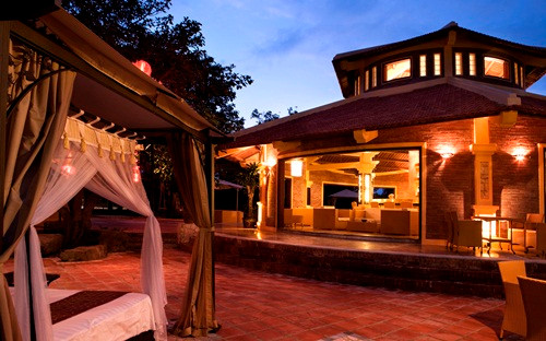 Trong khi các khu nghỉ dưỡng khác được yêu thích bởi hương vị của biển cả, thì Asean Resort & Spa lại hấp dẫn du khách bằng các loại hình dịch vụ chất lượng cao. Trong khi các khu nghỉ dưỡng khác được yêu thích bởi hương vị của biển cả, thì Asean Resort & Spa lại hấp dẫn du khách bằng các loại hình dịch vụ chất lượng cao.