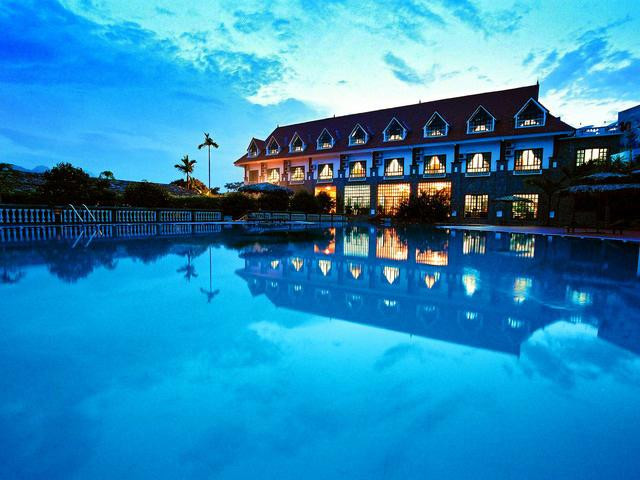 Biệt thự mây và tre là điểm khác biệt của V Resort Biệt thự mây và tre là điểm khác biệt của V Resort