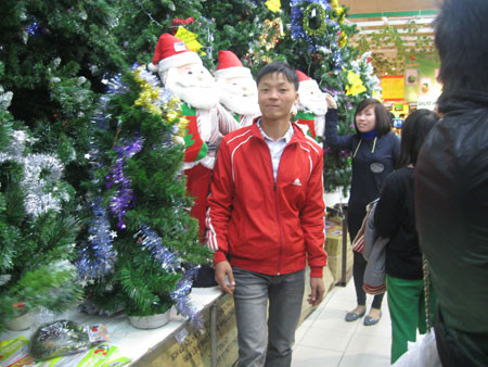 Nam giới cũng hào hứng "pose" hình không kém các bạn nữ.