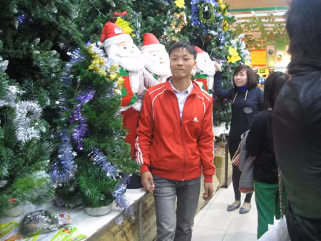 Nam giới cũng hào hứng "pose" hình không kém các bạn nữ.
