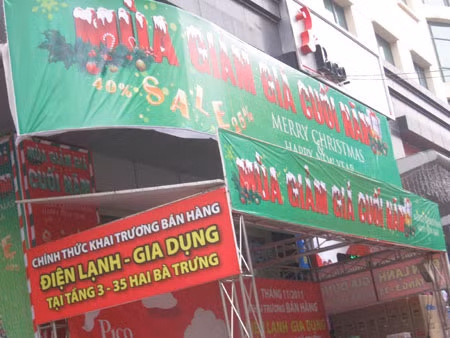 NTD thờ ơ, có siêu thị dùng cả ô tô khuyến mãi kích cầu ảnh 2