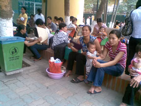  Dịch vụ "Bác sĩ tại gia" đắt hàng mùa bệnh tay, chân, miệng ảnh 1