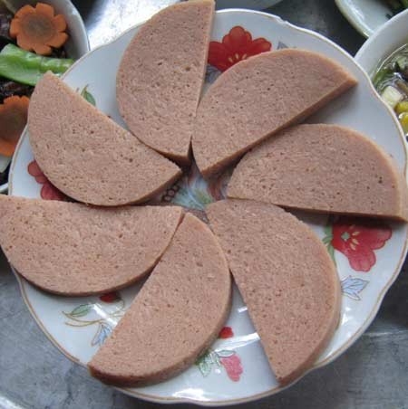 Giò chay làm từ măng trúc và bột mì. Giò chay làm từ măng trúc và bột mì.