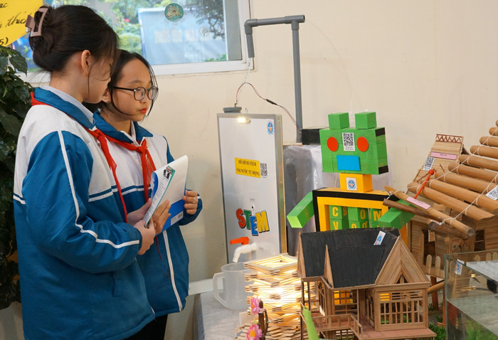 Nhiều sản phẩm có tính ứng dụng cao trong cuộc sống hằng ngày. (Ảnh: Phạm Linh)