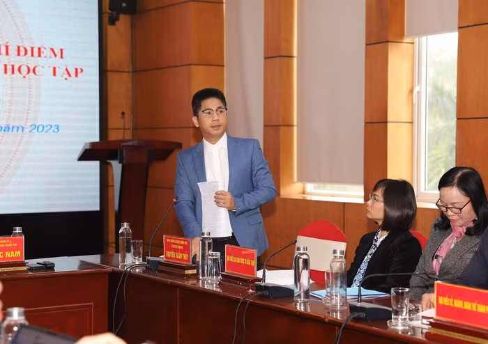 Ông Nguyễn Xuân Thuỷ - Phó Vụ trưởng Vụ Giáo dục thường xuyên, Bộ Giáo dục và Đào tạo đánh giá cao kết quả thực hiện thí điểm của Hải Phòng (Ảnh: Phạm Linh)