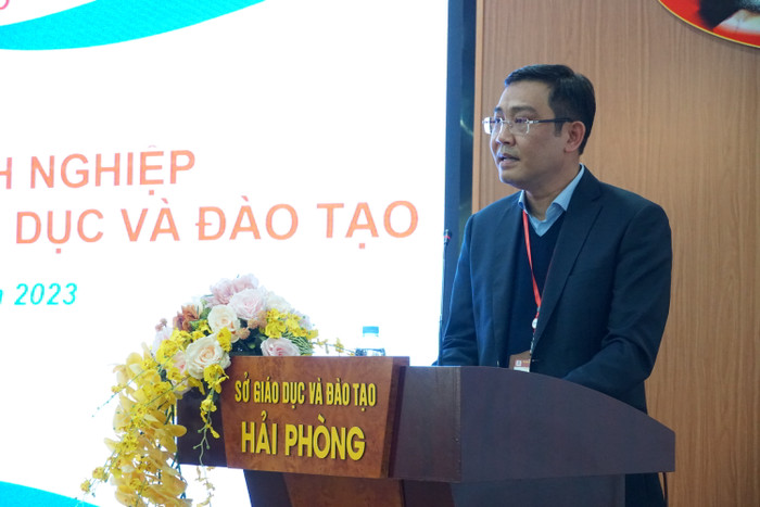 Giám đốc Sở Giáo dục và Đào tạo Bùi Văn Kiệm nhấn mạnh tầm quan trọng của việc tháo gỡ khó khăn, vướng mắc trong thủ tục hành chính cho các doanh nghiệp hoạt động trong lĩnh vực giáo dục để góp phần nâng cao chất lượng giáo dục của toàn thành phố (Ảnh: Phạm Linh) Giám đốc Sở Giáo dục và Đào tạo Bùi Văn Kiệm nhấn mạnh tầm quan trọng của việc tháo gỡ khó khăn, vướng mắc trong thủ tục hành chính cho các doanh nghiệp hoạt động trong lĩnh vực giáo dục để góp phần nâng cao chất lượng giáo dục của toàn thành phố (Ảnh: Phạm Linh)