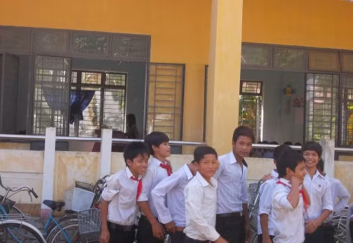 Nghịch cảnh: Cấp 1 học chung phòng với cấp 2 ảnh 2