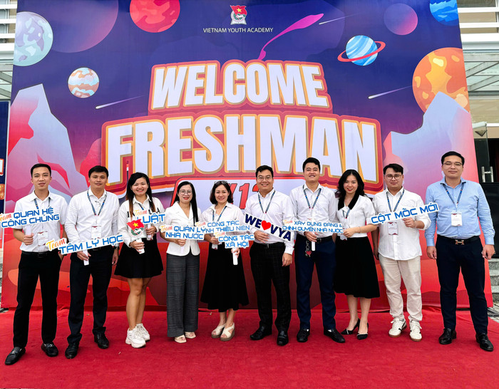 Đội ngũ cán bộ, giảng viên Học viện Thanh thiếu niên Việt Nam đón các tân sinh viên nhập học ngày 13/9. Ảnh: NTCC 4148ef01-de94-4e20-824d-ab419d4f3ac6.jpg