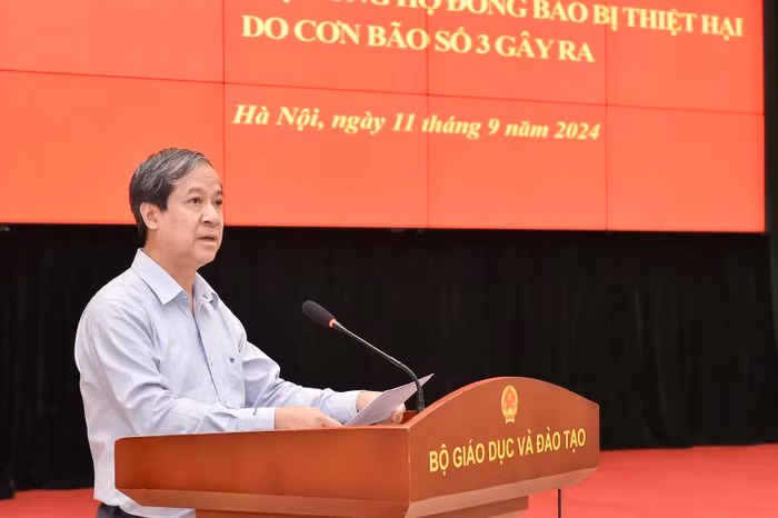 Bộ trưởng Nguyễn Kim Sơn phát động toàn ngành ủng hộ đồng bào thiệt hại bão số 3.jpg