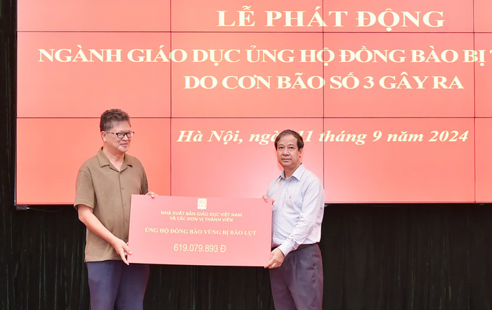 Bộ trưởng Nguyễn Kim Sơn tiếp nhận ủng hộ của Nhà xuất bản Giáo dục Việt Nam và các đơn vị thành viên Bộ trưởng Nguyễn Kim Sơn tiếp nhận ủng hộ của Nhà xuất bản Giáo dục Việt Nam.jpg