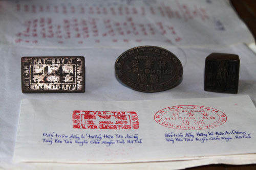 Cụ ông lưu giữ bộ ấn triện, bằng cấp cổ độc đáo 3