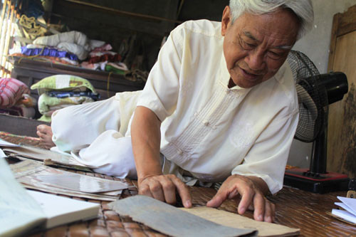 Cụ ông lưu giữ bộ ấn triện, bằng cấp cổ độc đáo 2