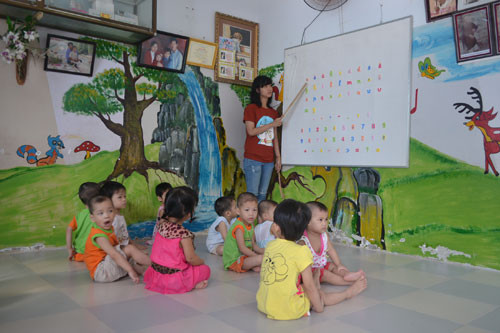 Sốc với hình ảnh đánh đập trẻ mồ côi tại cơ sở từ thiện ảnh 2 Đánh đập trẻ mồ côi tại cơ sở từ thiện, Tin tức trong ngày, bao hanh tre em, danh dap tre em, tre mo coi, co so tu thien, bao mau, tre em, trai mo coi, tin tuc, tin hay, vn