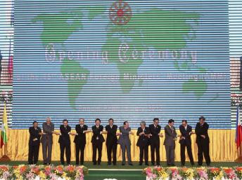 Hội nghị ASEAN hồi đầu tháng 7 tại Campuchia đã kết thúc mà lần đầu tiên trong lịch sử 45 năm không ra được thông cáo chung Hội nghị ASEAN hồi đầu tháng 7 tại Campuchia đã kết thúc mà lần đầu tiên trong lịch sử 45 năm không ra được thông cáo chung