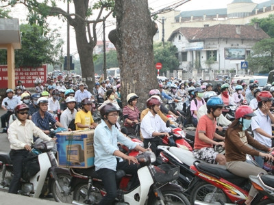 Hình ảnh xe máy thường thấy trên đường phố Hà Nội. Ảnh:Trọng Đảng. Hình ảnh xe máy thường thấy trên đường phố Hà Nội. Ảnh: Trọng Đảng