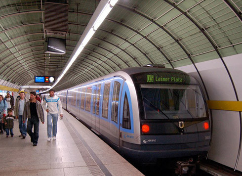 Một tuyến đường sắt đô thị ở thành phố Munich (Đức).