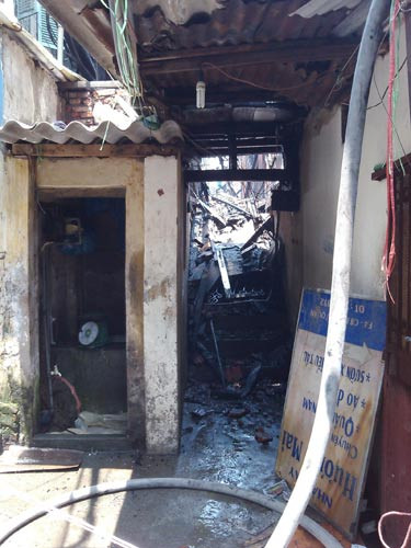 Hàng xóm không biết cụ 91 tuổi chết cháy, Tin tức trong ngày, chay tap the nha go, chay khu tap the, chay khu tap the ven song hong, chay nha, khu tap the nha go, khu tap the c8, khu tap the bo giao duc, chay khu tap the bo giao duc, chay lon o ha noi, bao, tin nhanh, tin hot, tin tuc, vn