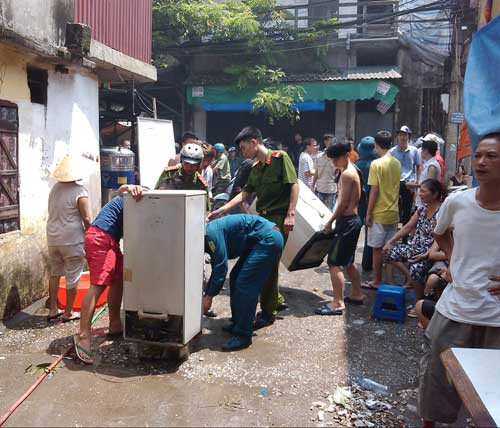 Hàng xóm không biết cụ 91 tuổi chết cháy, Tin tức trong ngày, chay tap the nha go, chay khu tap the, chay khu tap the ven song hong, chay nha, khu tap the nha go, khu tap the c8, khu tap the bo giao duc, chay khu tap the bo giao duc, chay lon o ha noi, bao, tin nhanh, tin hot, tin tuc, vn