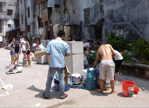 Hàng xóm không biết cụ 91 tuổi chết cháy, Tin tức trong ngày, chay tap the nha go, chay khu tap the, chay khu tap the ven song hong, chay nha, khu tap the nha go, khu tap the c8, khu tap the bo giao duc, chay khu tap the bo giao duc, chay lon o ha noi, bao, tin nhanh, tin hot, tin tuc, vn