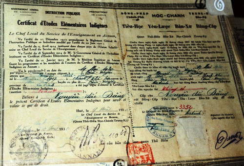 Cụ ông lưu giữ bộ ấn triện, bằng cấp cổ độc đáo 5