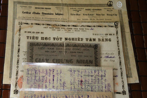 Cụ ông lưu giữ bộ ấn triện, bằng cấp cổ độc đáo 4