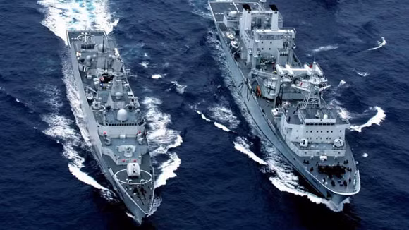 Tàu khu trục Type-052B của Trung Quốc. Tàu khu trục Type-052B của Trung Quốc.