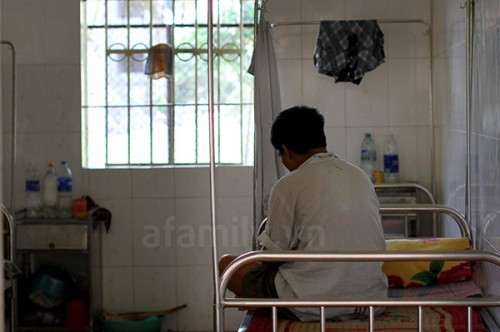 Nghiện rượu, trí thức... bóp cổ vợ vì tưởng là quái vật