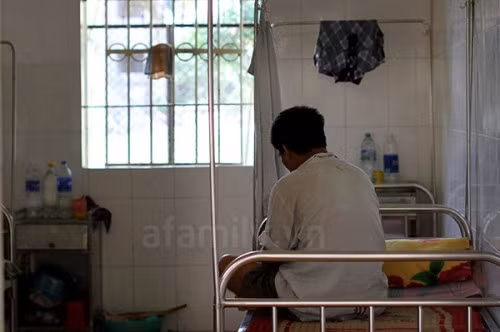 Nghiện rượu, trí thức... bóp cổ vợ vì tưởng là quái vật